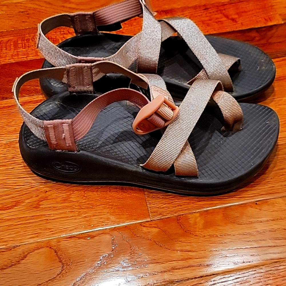Women's Chaco sandals, rose gold 6
